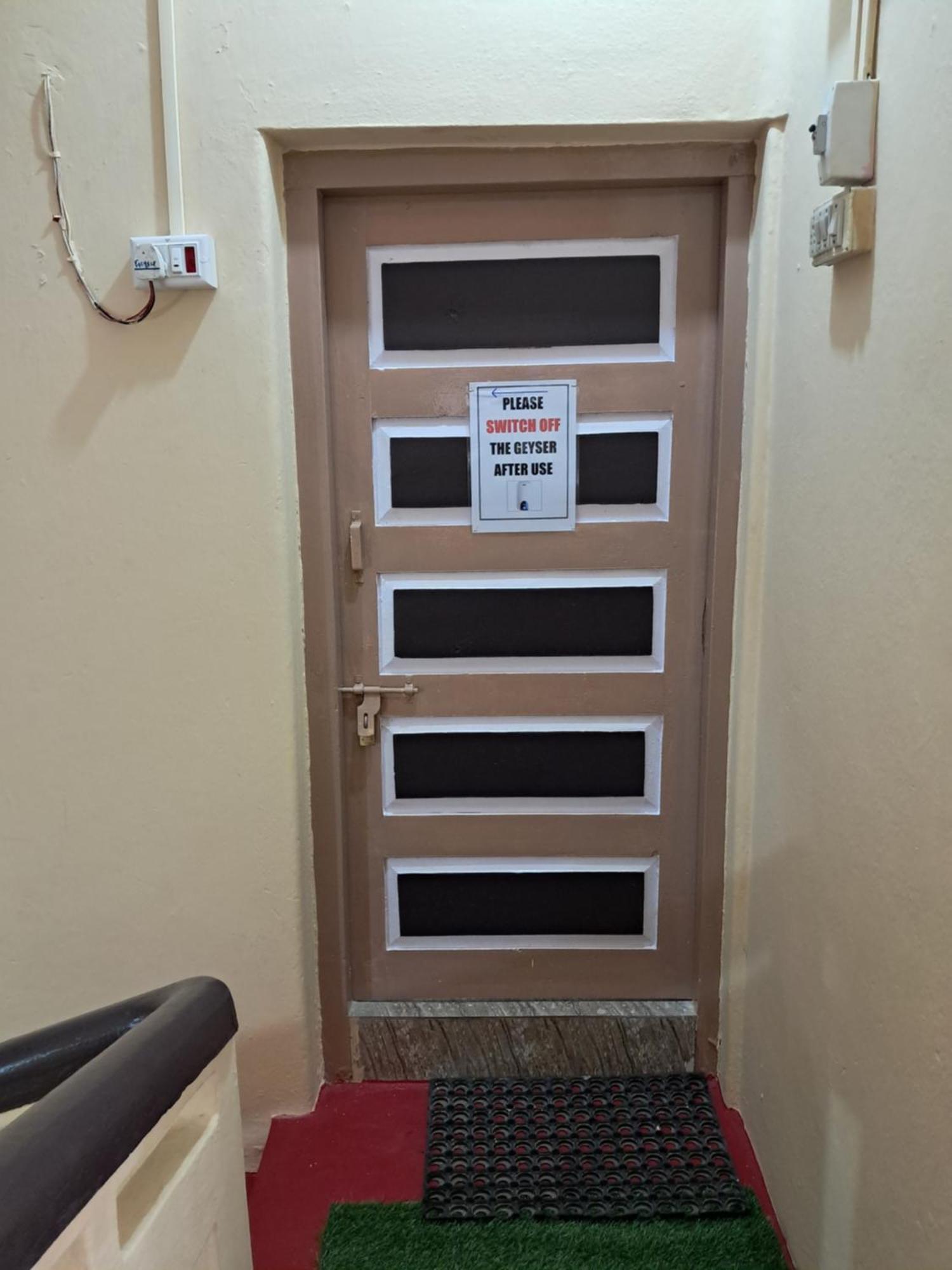 1 Room For 4 Guests Or 2 Bhk For 4 To 10 Guests With Ac For Families Hyderabad Exterior photo